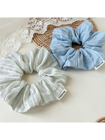 Gifty - Trendy Blue and White Striped Scrunchie