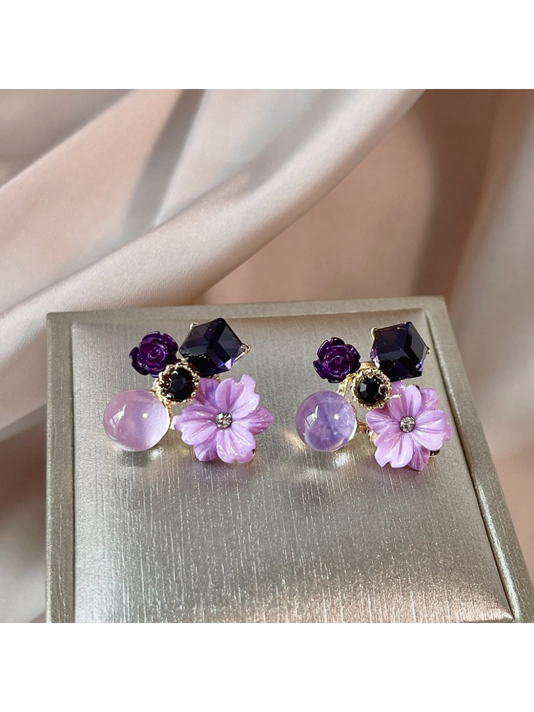 Earedge - Elegant Purple Flower Stud Earrings