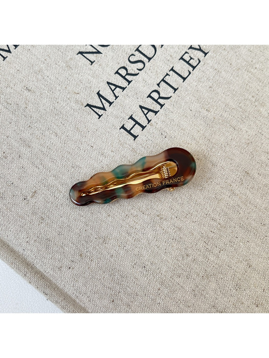 Beau - Elegant Wavy Oval Hair Clip