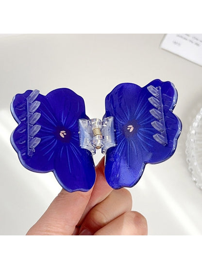 Side view of Beau flower shaped hair claw clip highlighting thickness and design