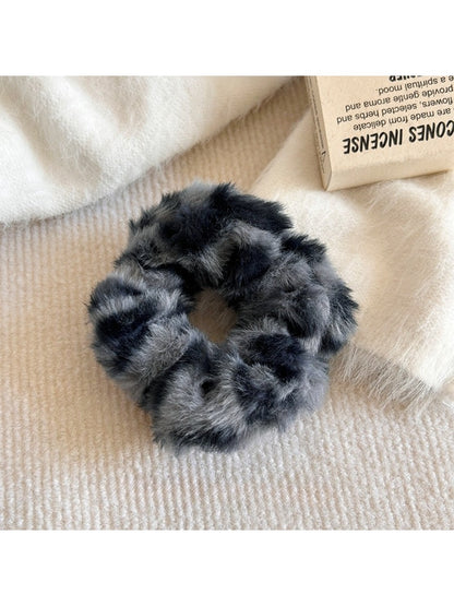 Gifty - Soft Plush Scrunchie Hair Tie