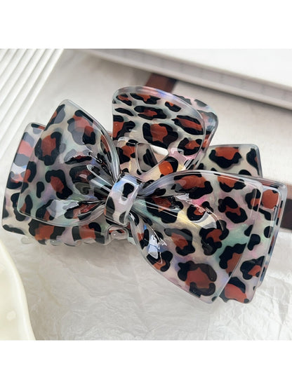 Top view of Beau leopard print bow claw clip showing clip mechanism