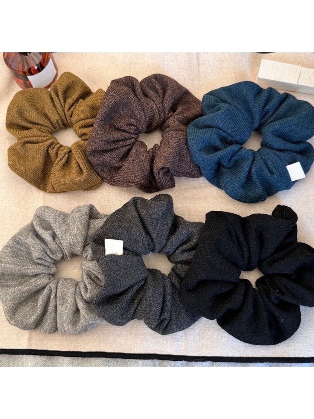 Gifty - Knit Fabric Hair Scrunchie