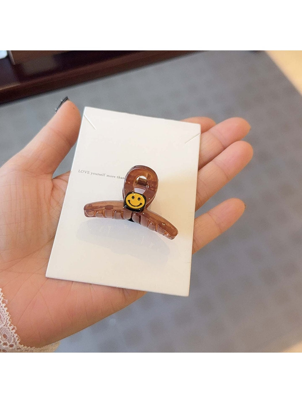 Beau - Translucent Smiley Face Plastic Hair Claw Clip