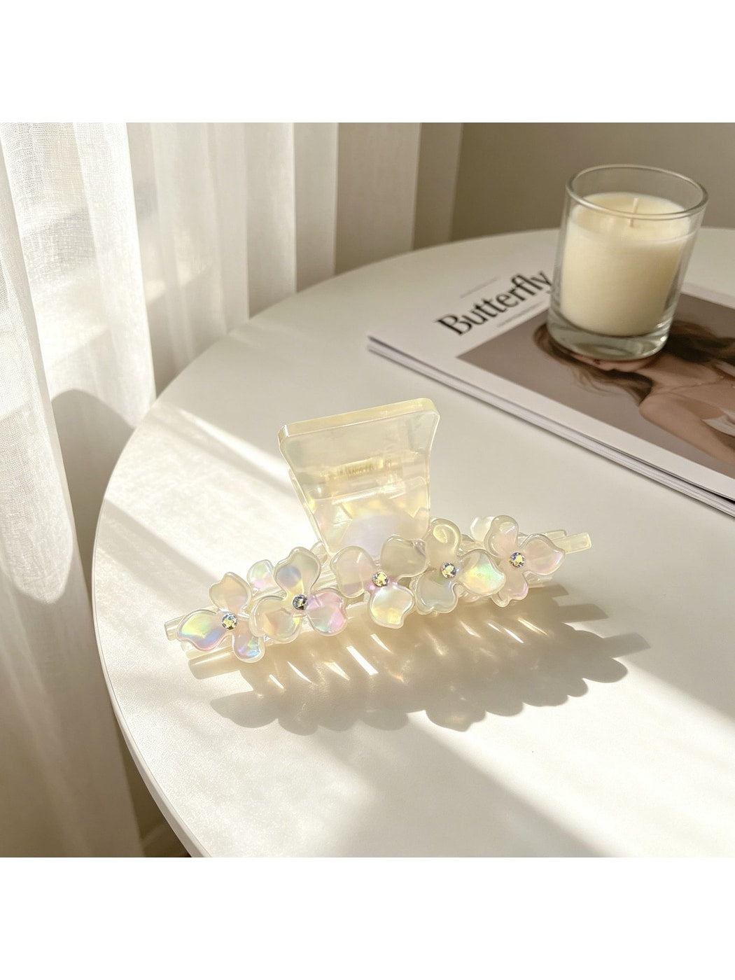 Beau - Alloy and Plastic Flower Design Claw Clip