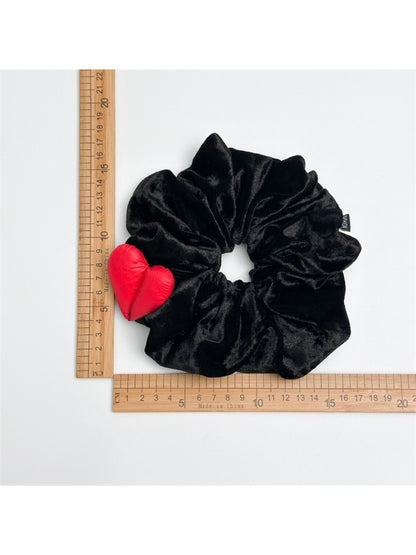 Gifty - Velvet Heart Hair Scrunchie