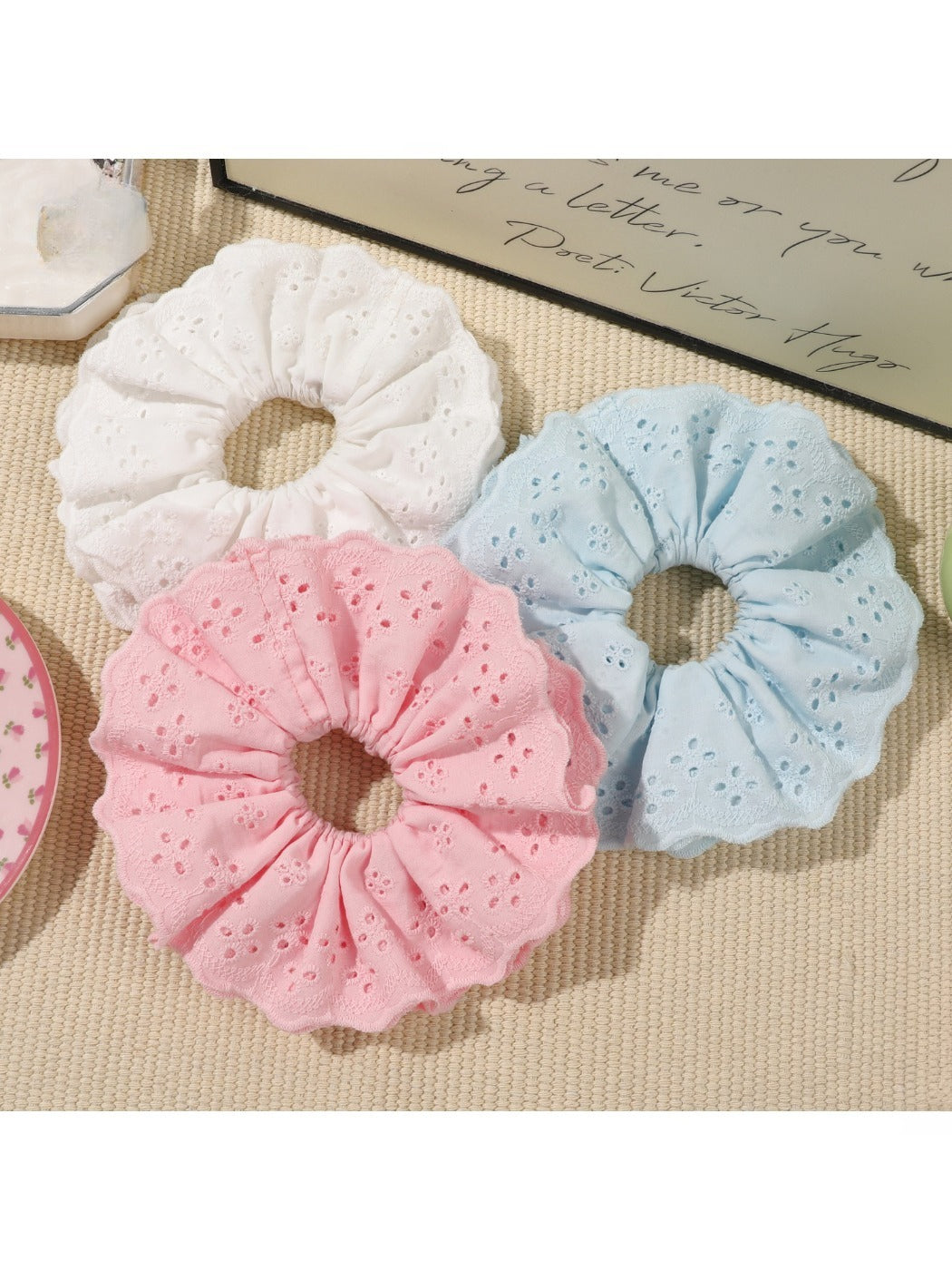 Gifty - Cream Colored Lace Hair Loop