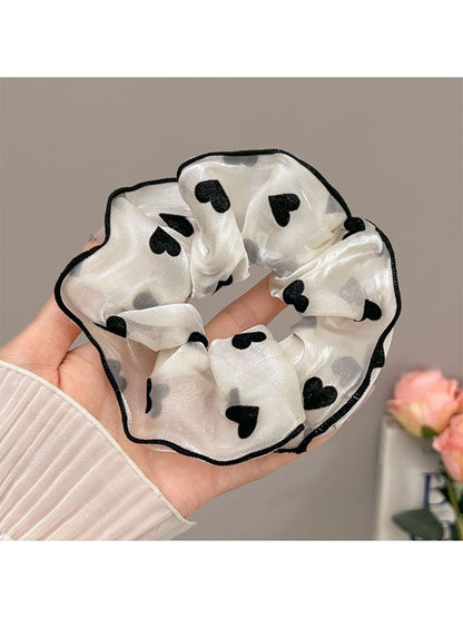 Gifty - Black-Bordered Geometric Luxury Scrunchie