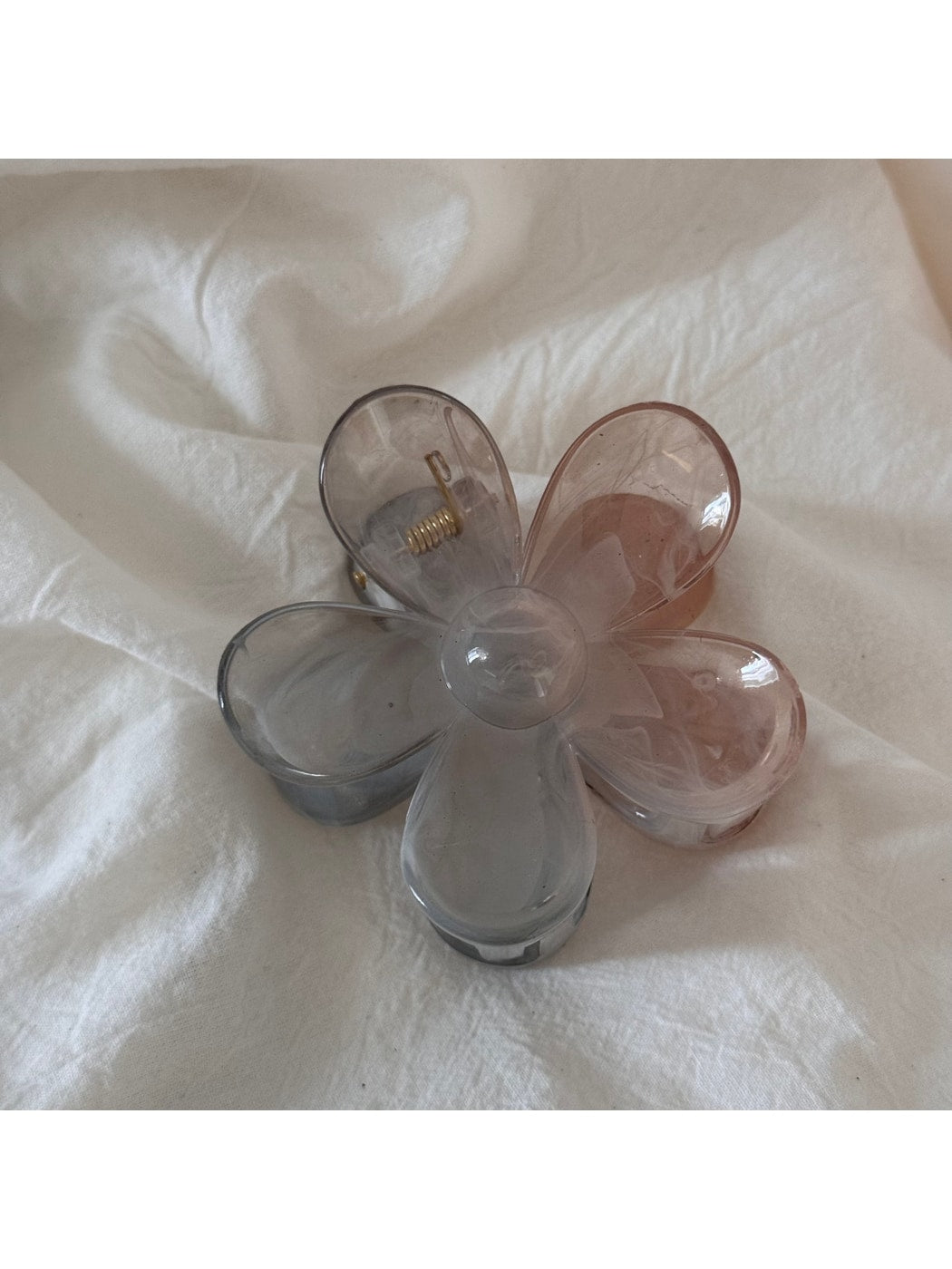 Beau - Glossy Plastic Flower Shape Claw Clip
