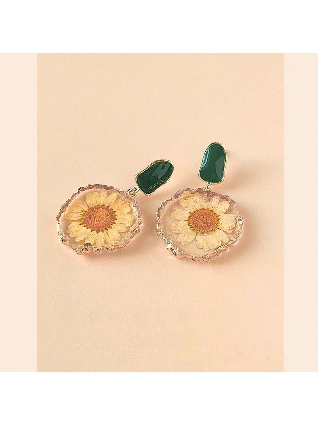 Earedge - Resin Daisy Floral Earrings