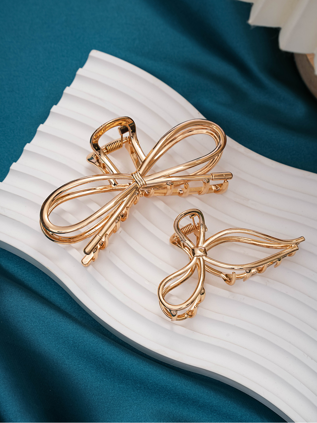 Beau - Bow Detail Geometric Metal Claw Hair Clip
