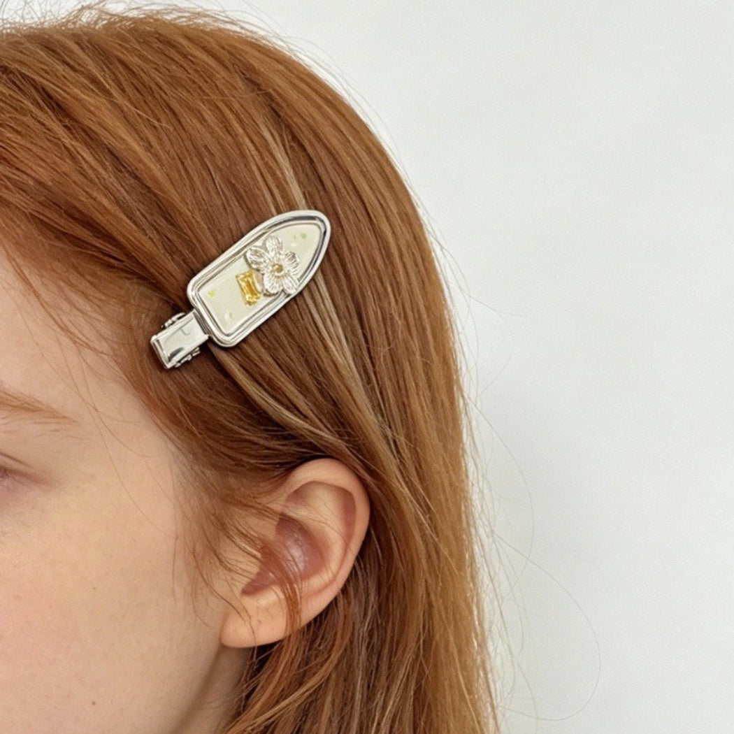 Beau - Glossy Modern Petal Accented Hair Clip