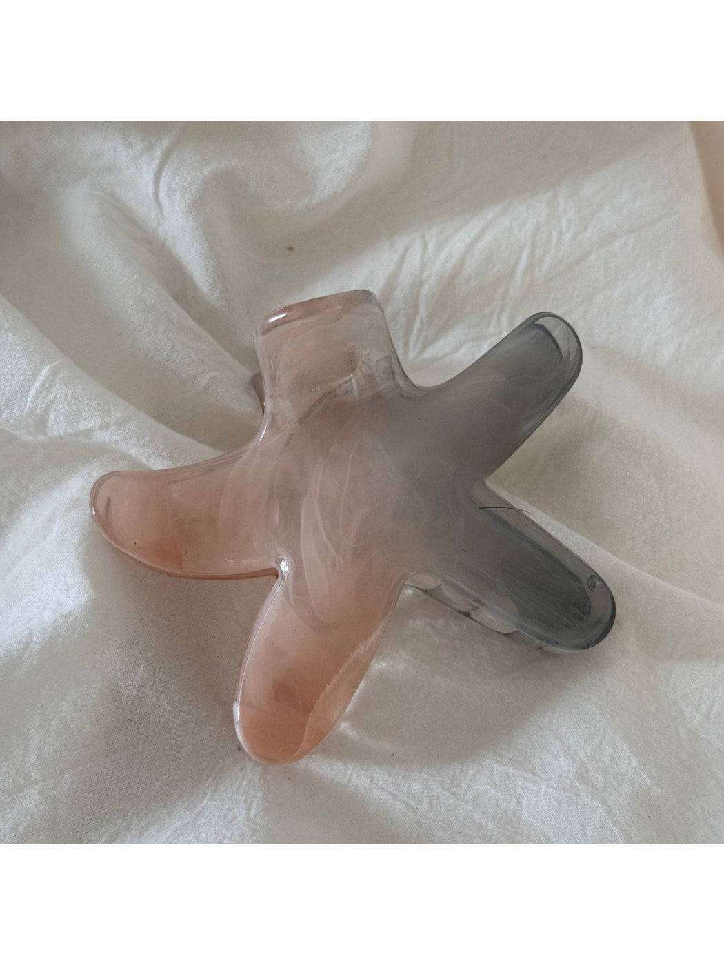 Beau - Glossy Plastic Flower Shape Claw Clip