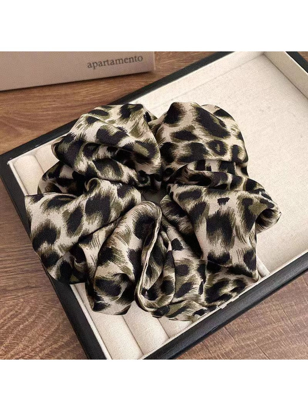 Gifty - Leopard Print Scrunchie Hair Tie