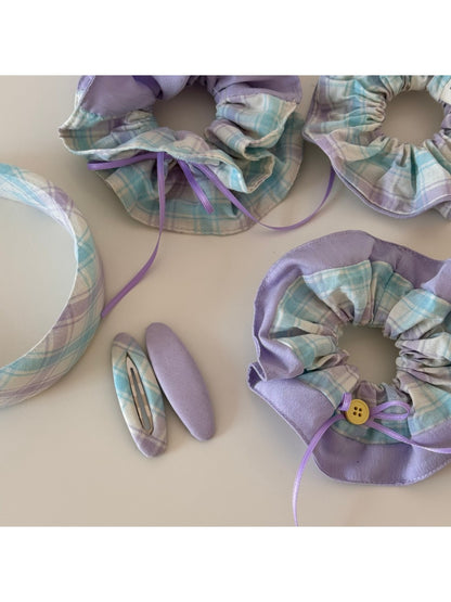 Close-up of Gifty checkered bow ribbon scrunchie fabric texture