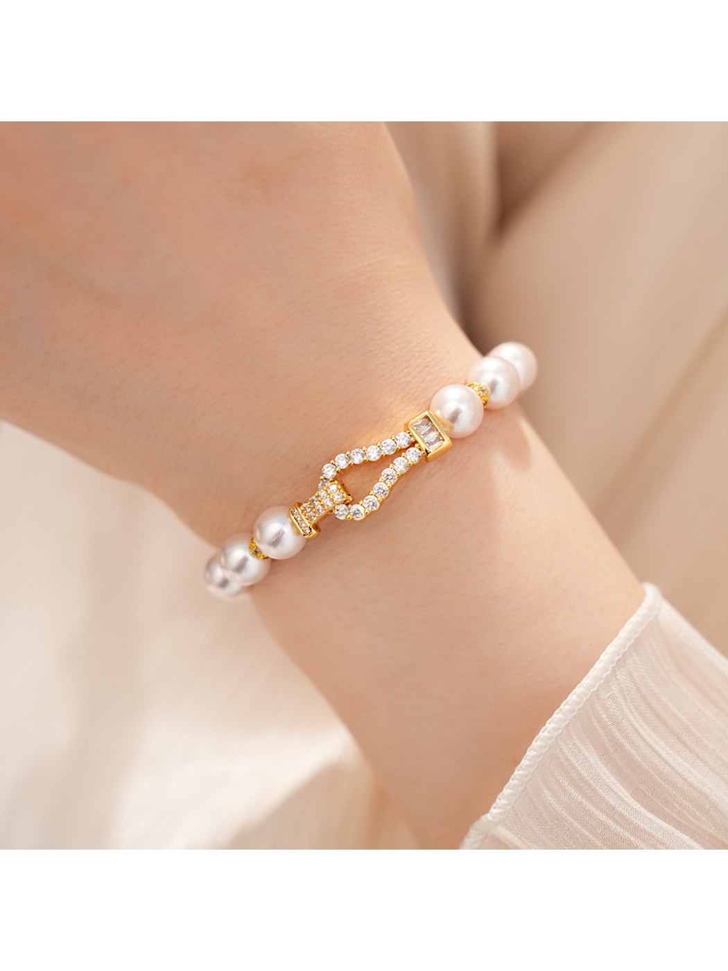 Lovra - Geometric Round Detail Beaded Fashion Bracelet