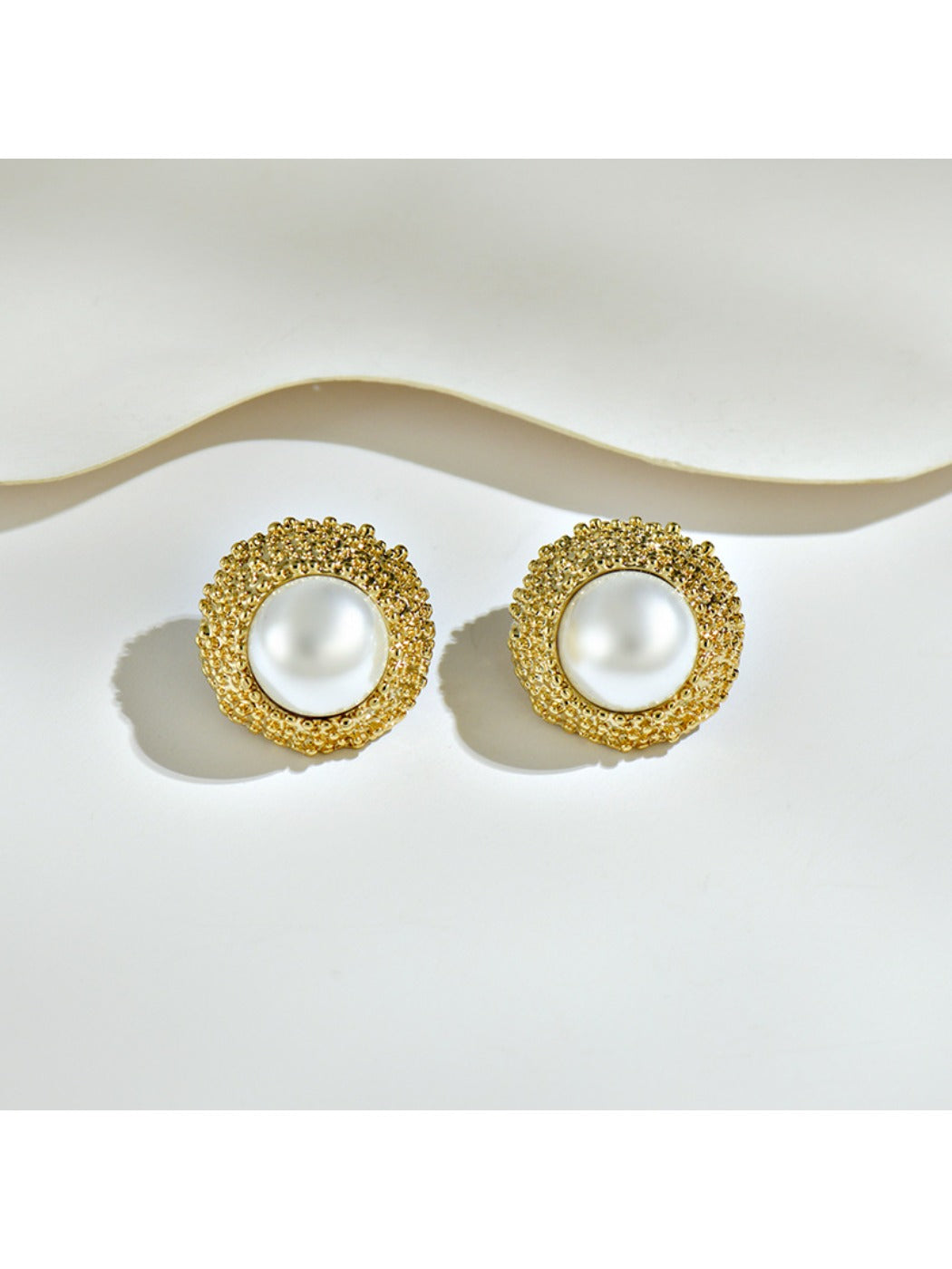 Earedge - Three-Dimensional Round Earrings