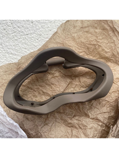 Beau - Chic Cloud Cut Out Claw Clip