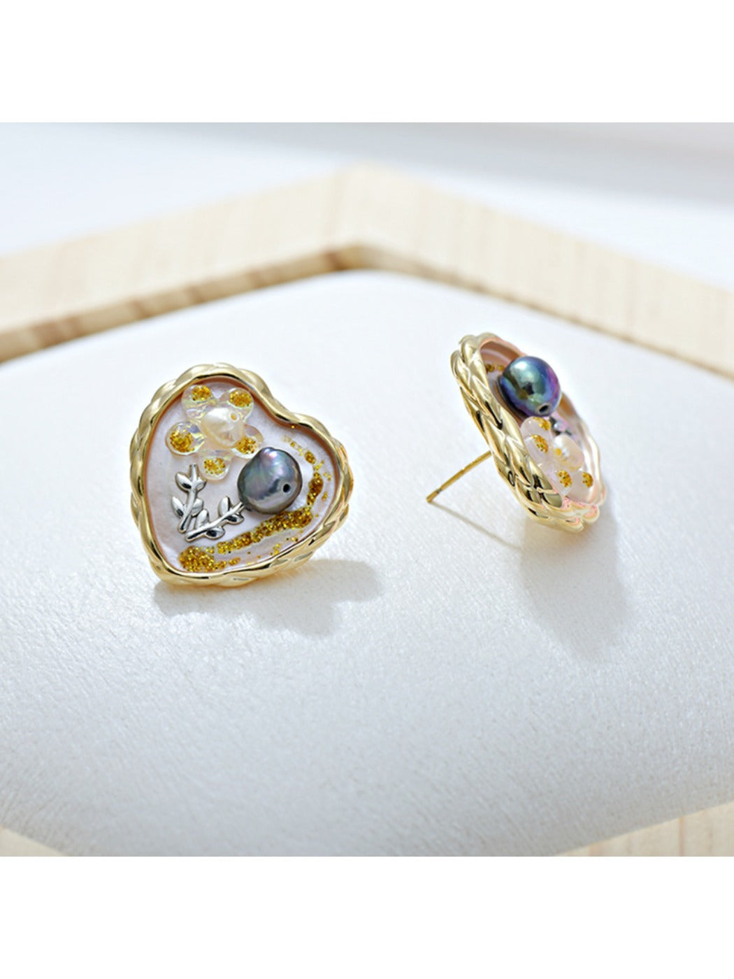 Earedge - Heart Shaped Elegant Oil Painting Style Earrings