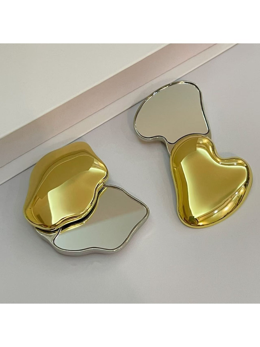 Mirroray - Cloud Shaped Makeup Mirror Handheld Dual Sided