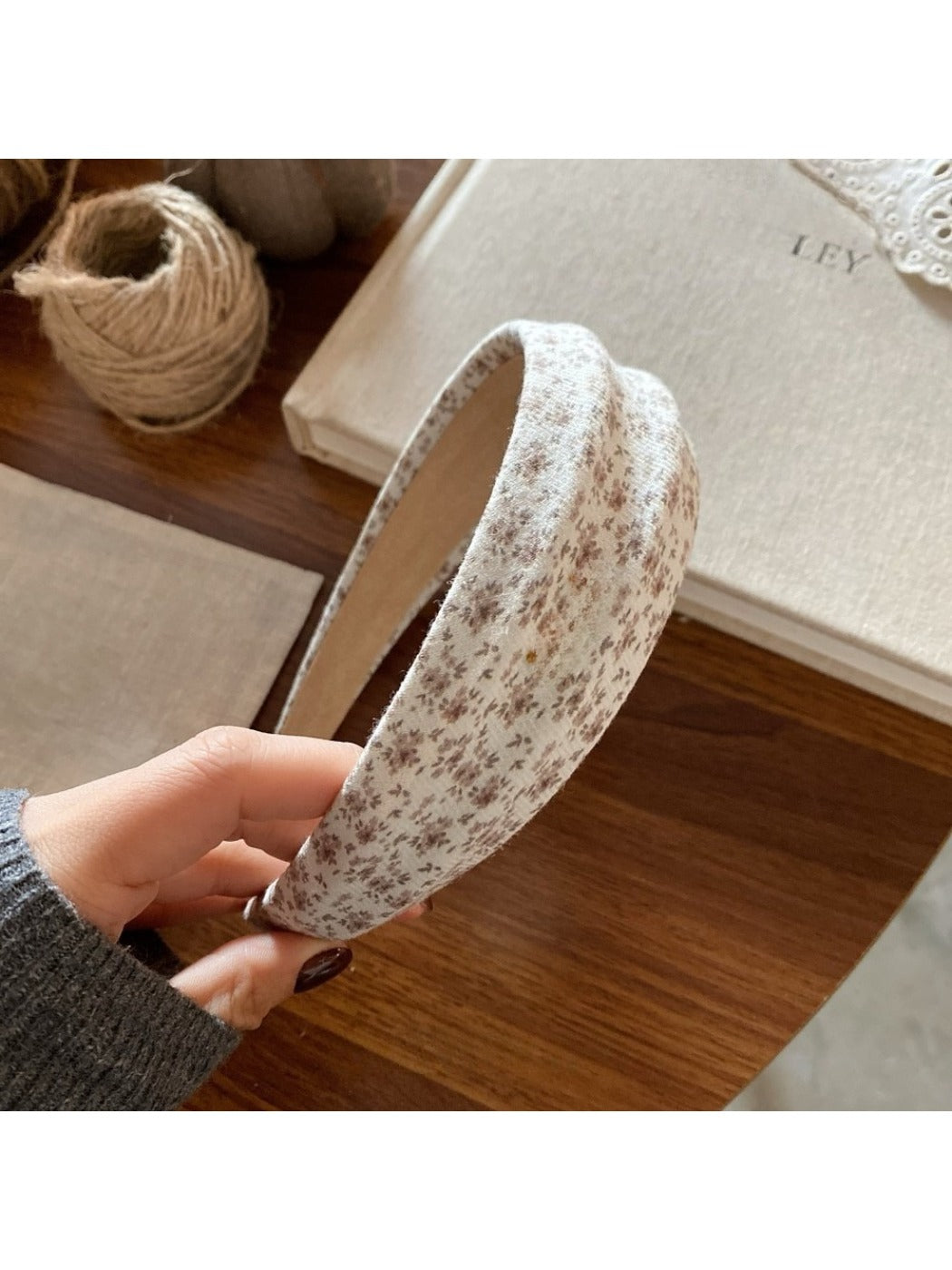 Gifty - Elegant Vintage Ditsy Floral Scrunchie