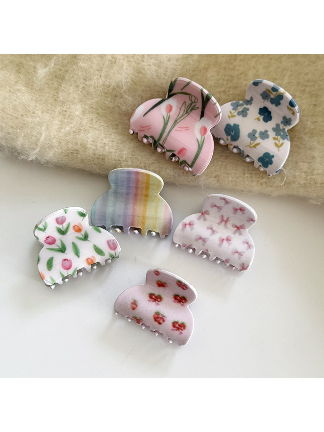 Beau - Cute Small Curved Hair Claw Clip