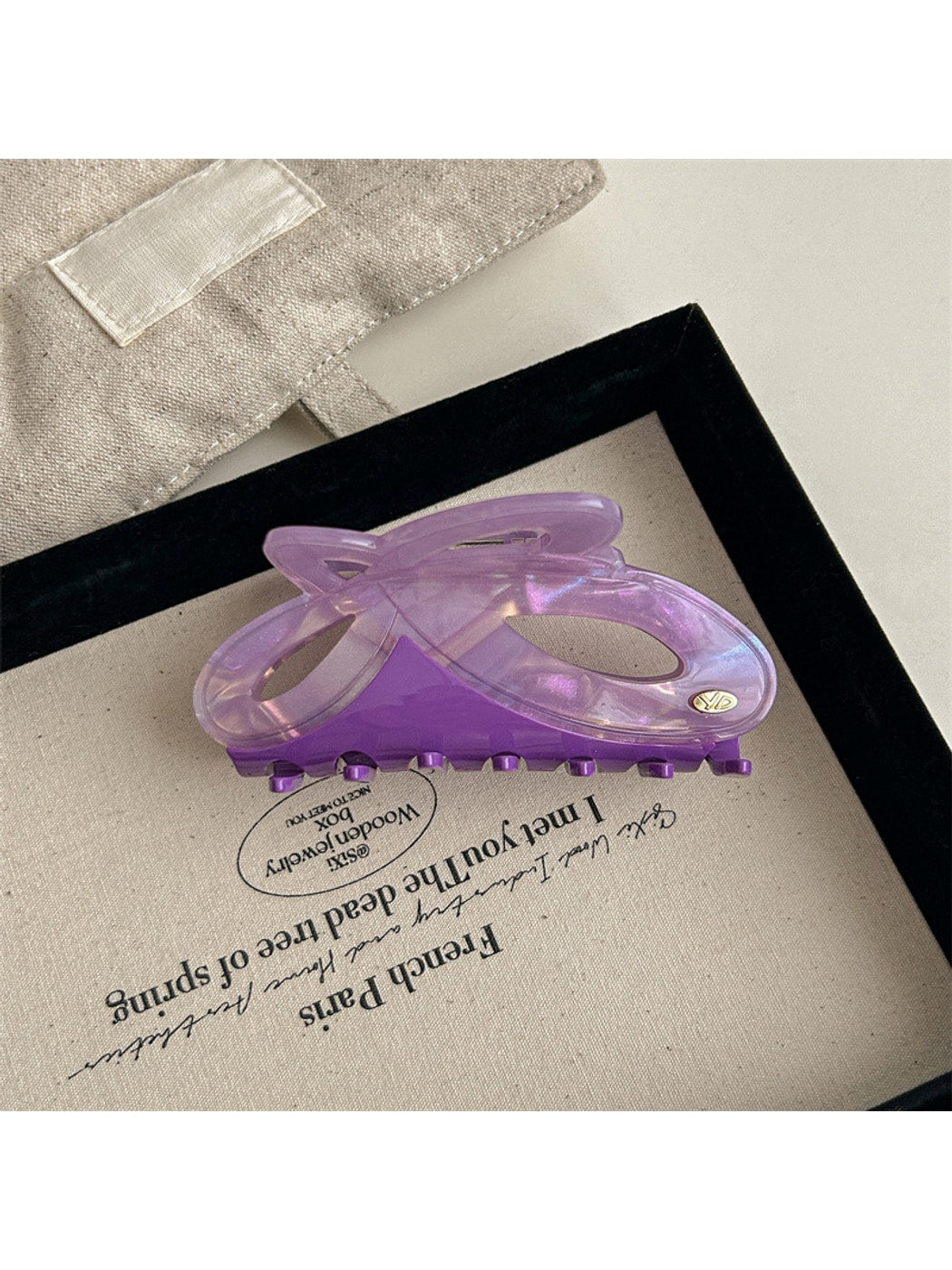 Beau - Alloy Detail Butterfly Shape Acetate Claw Clip
