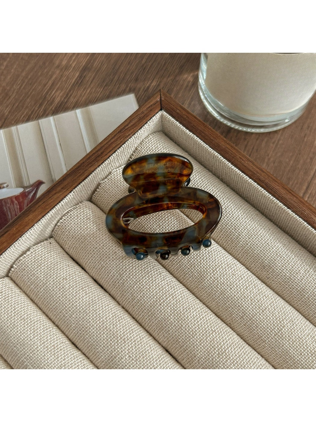 Beau - Retro Acetate Fiber Oval Claw Hair Clip
