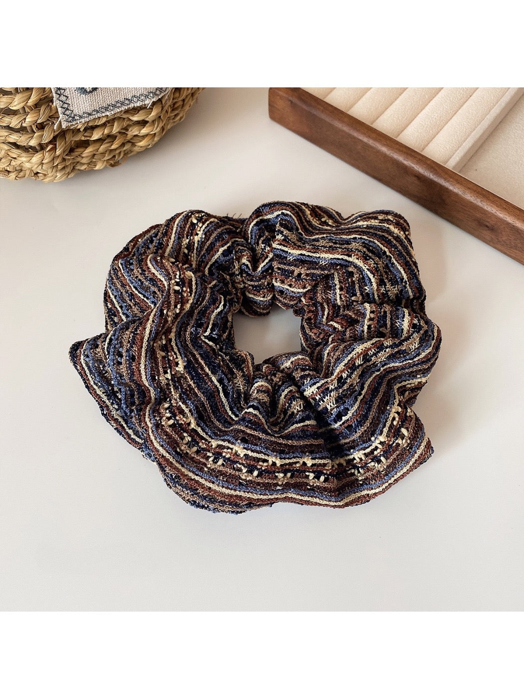 Gifty - Contrast Color Patterned Scrunchie