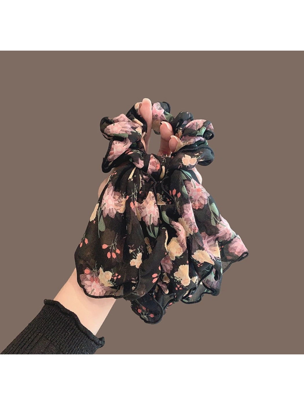 Gifty - Chic Floral Ruffled Scrunchie