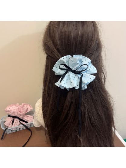 Gifty scrunchie styled in a ponytail on a model with brown hair