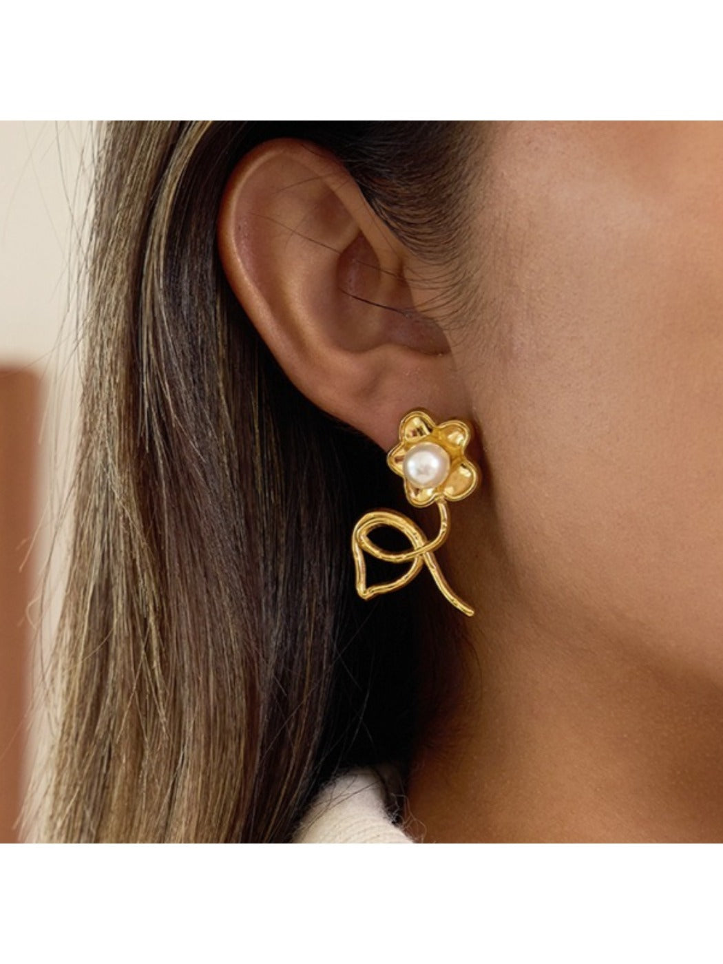 Earedge - Minimalist Linear Flower Earrings