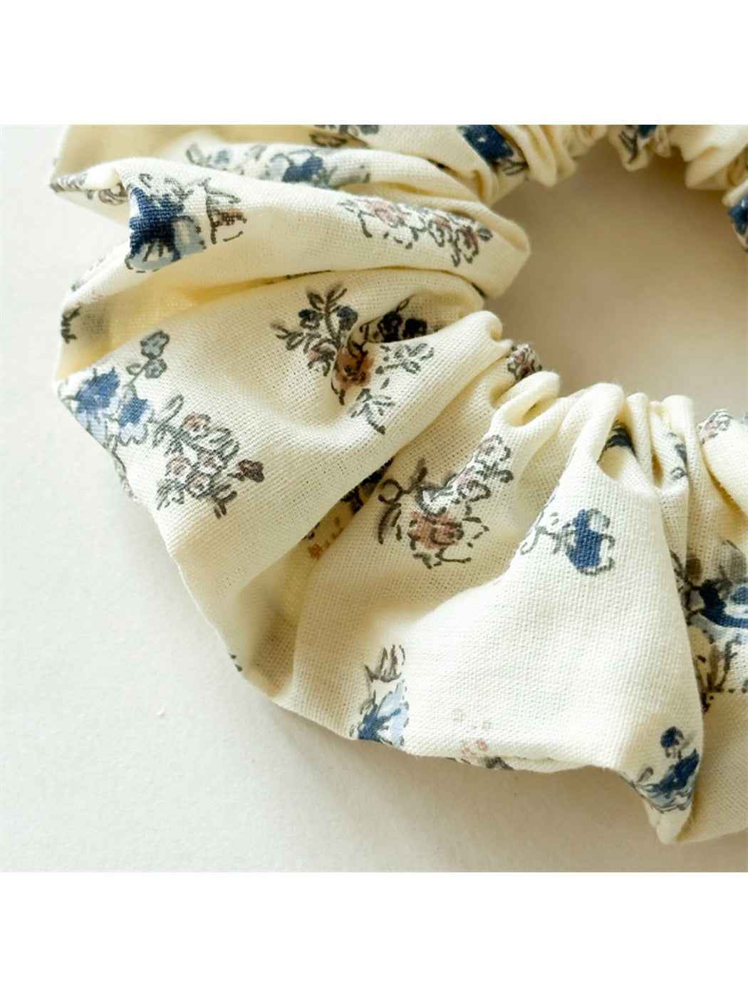 Gifty - Sweet Floral Print Scrunchie