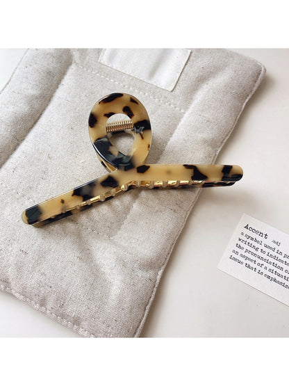 Beau vintage crisscross hair claw clip in use securing thick hair