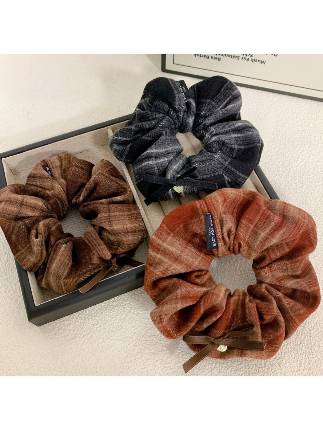 Gifty - Vintage Scholar Style Scrunchie