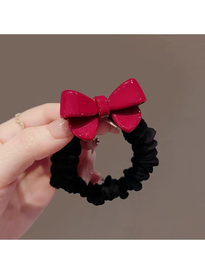 Gifty - Elegant Red Ruched Scrunchie