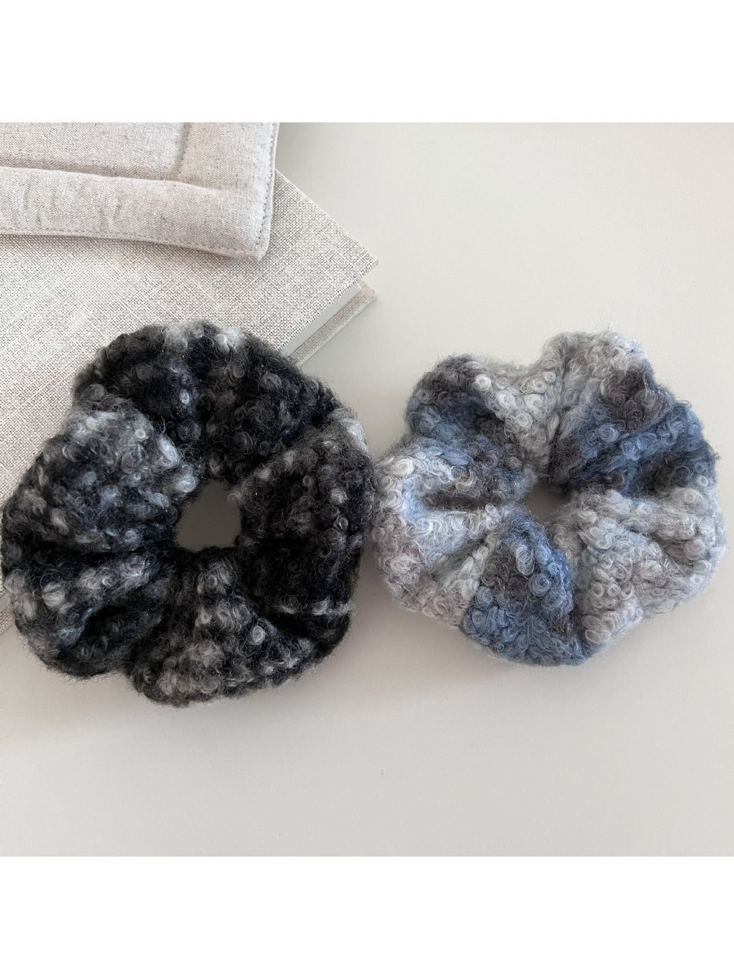 Gifty - Checkered Scrunchie Hair Tie