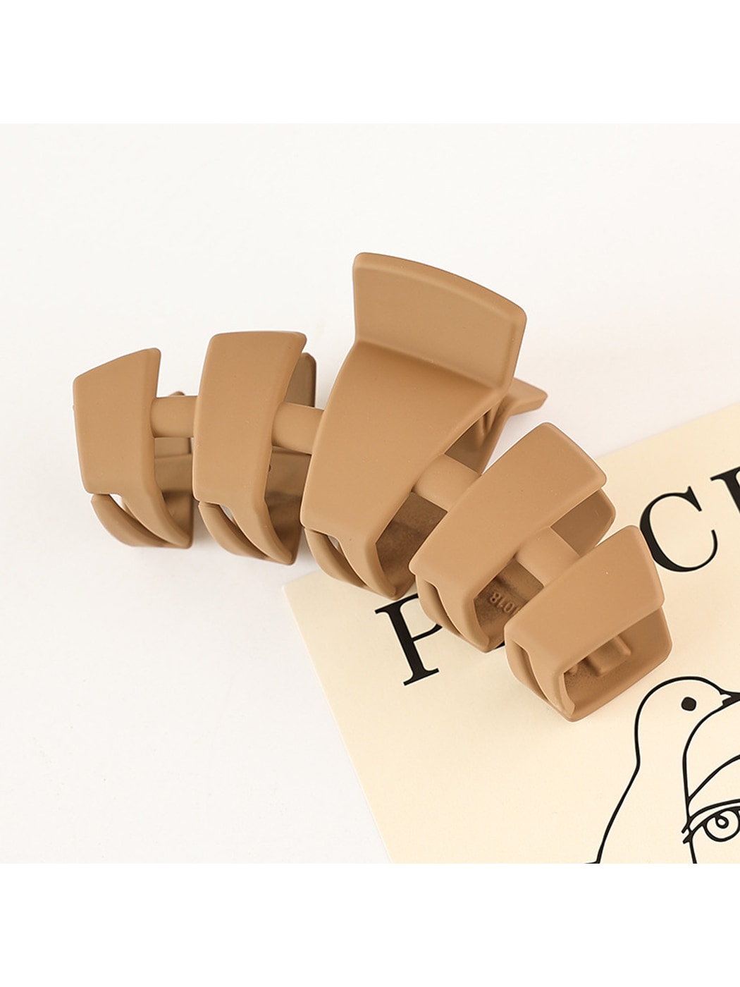 Beau - Simple Matte Finish Plastic Claw Clip