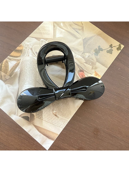 Beau - Cutout Bow Tie Hair Claw Clip