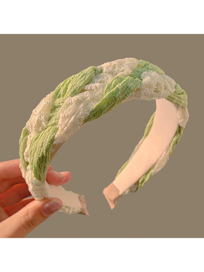 Gifty Happy Lace colored headband in pastel blue with detailed lace overlay