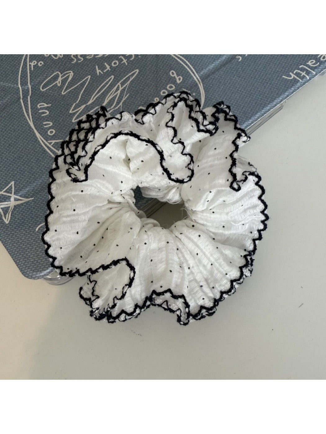 Gifty - Black Edge Polka Dot Ruched Scrunchie