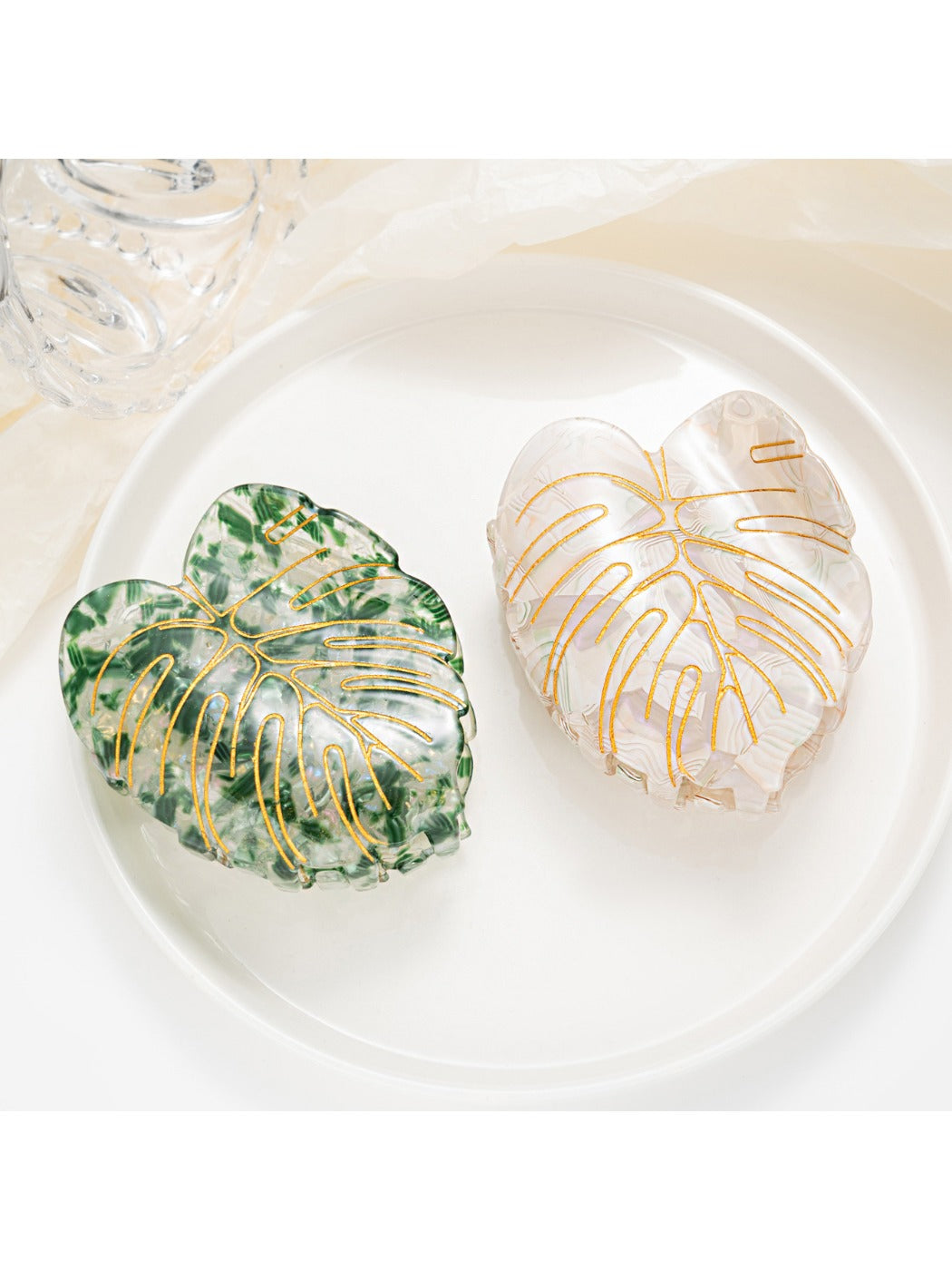 Beau - Minimalist Leaf Shaped Hair Claw Clip