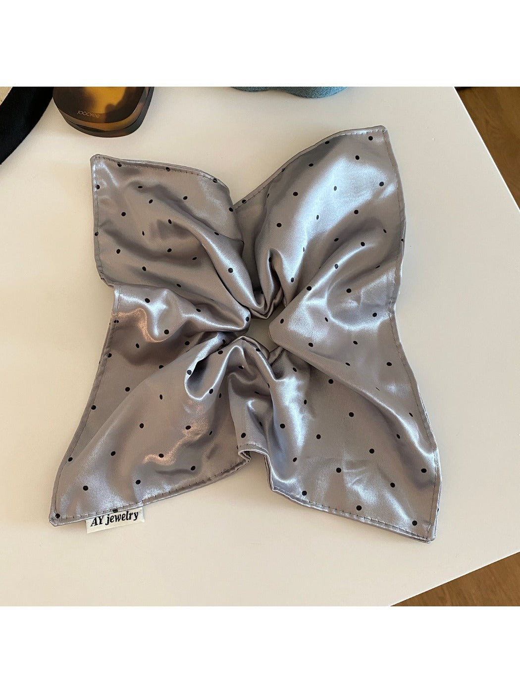 Gifty - Fashionable Vintage Dot Scrunchie