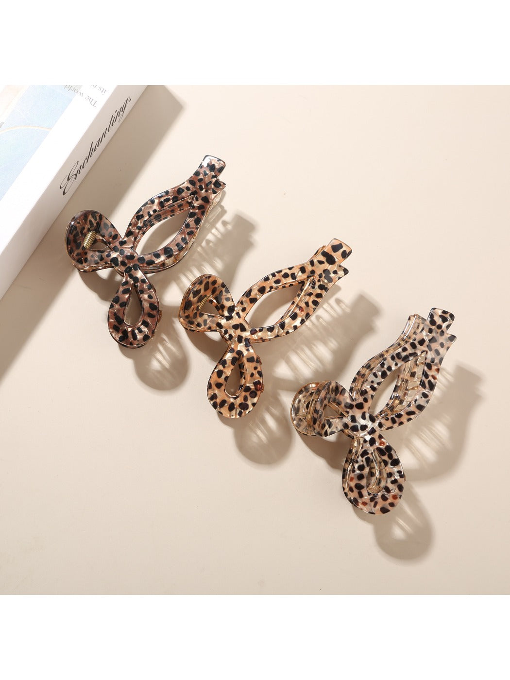 Beau - Chic Leopard Print Bow Claw Clip