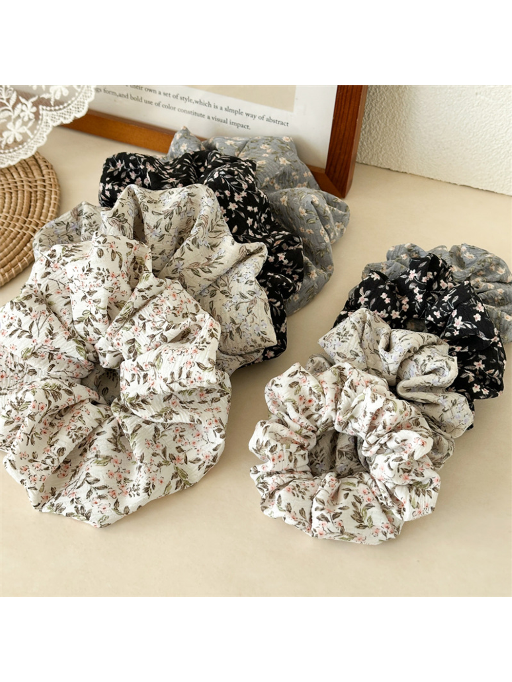 Gifty - Floral High Stretch Polyester Scrunchie