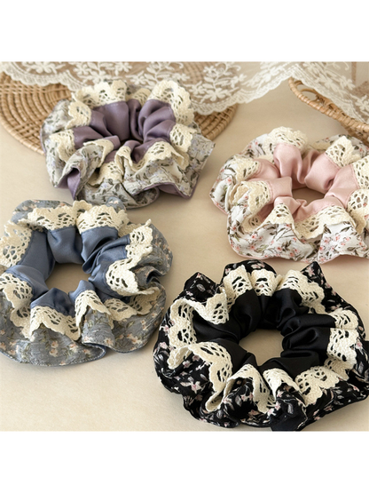 Gifty - Floral Lace Trim Scrunchie