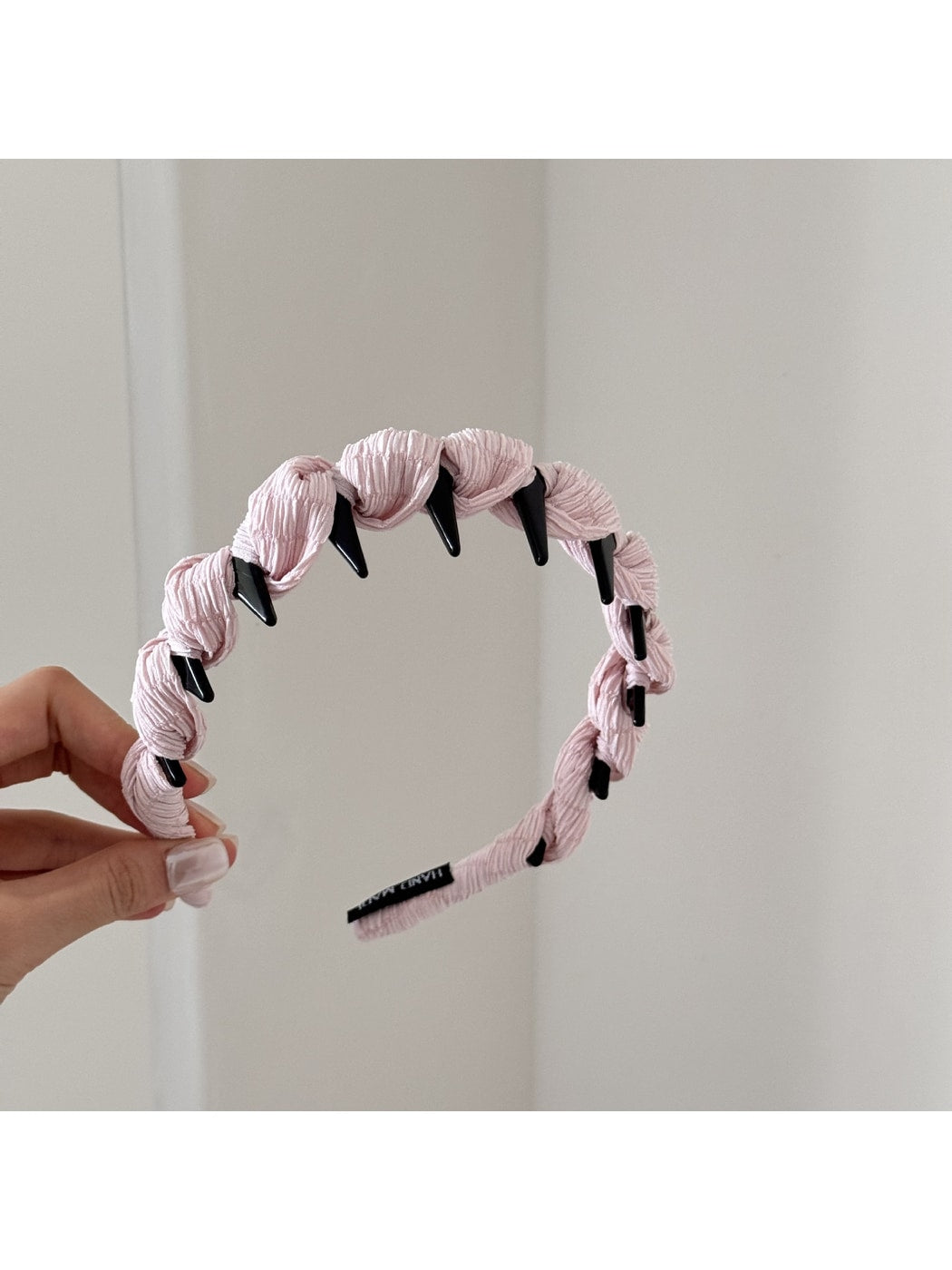 Gifty - Simple Modern Pleated Wavy Headband