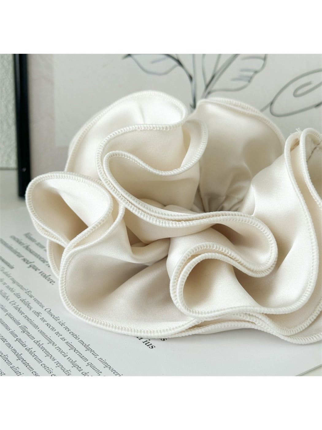 Gifty - Lace Trim Satin Scrunchie Hair Tie