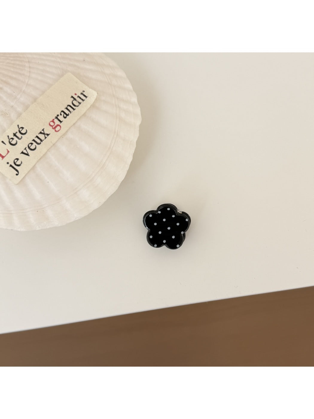 Beau - Polka Dot Flower Shape Claw Clip