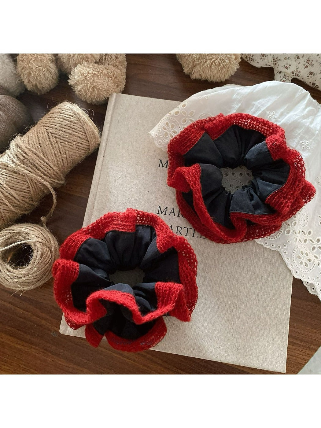Gifty - Elegant Velvet Lace Scrunchie